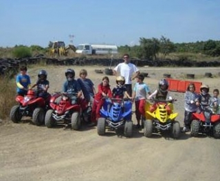  Grupo infantil en cuatrimoto 